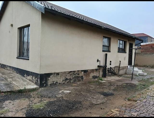 2 BEDROOM HOUSE FOR SALE IN JABAVU